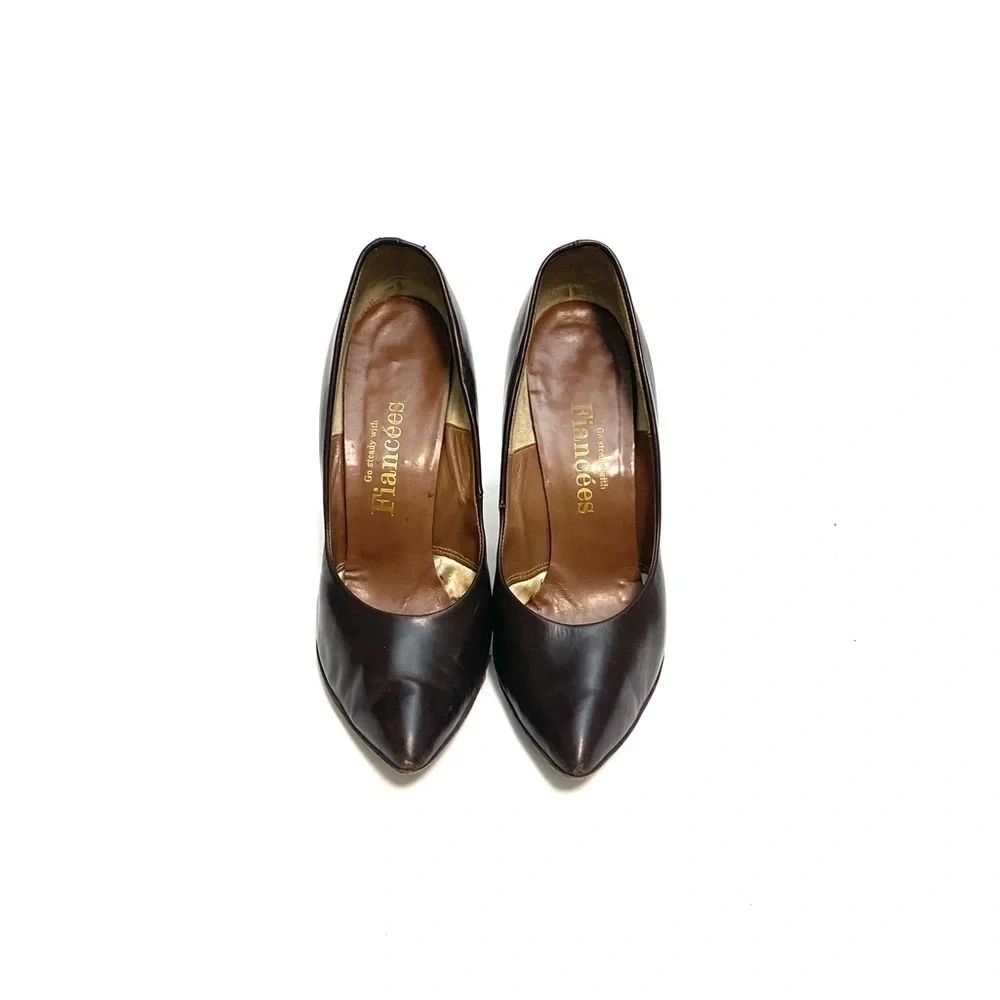 Vintage 1960s brown leather classic stiletto pumps